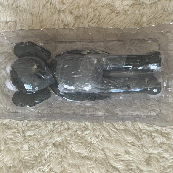 Kaws BFF Black Edition Figurine New with Box - Picture 3 of 3